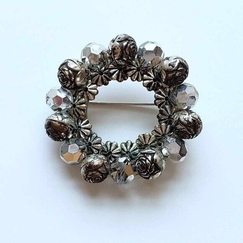 Vintage Brooch Silvertone Wreath Rhinestone Circle Pin Retro Classic Midcentury